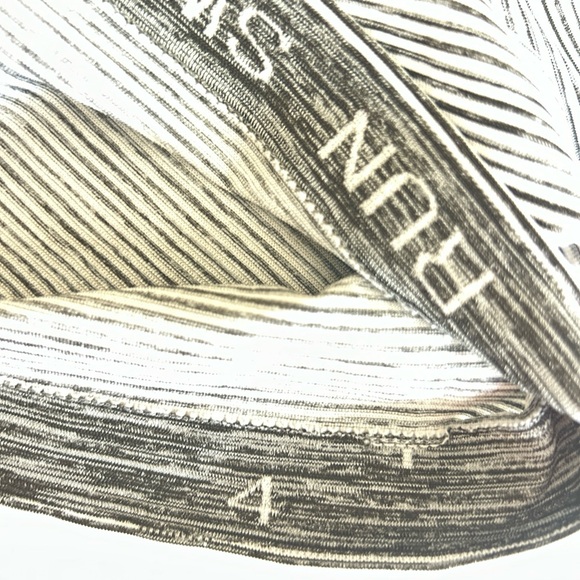 Lululemon Women’s 4 Black Gray Striped Swiftly Tech Racerback Tank Workout Run - Picture 6 of 7